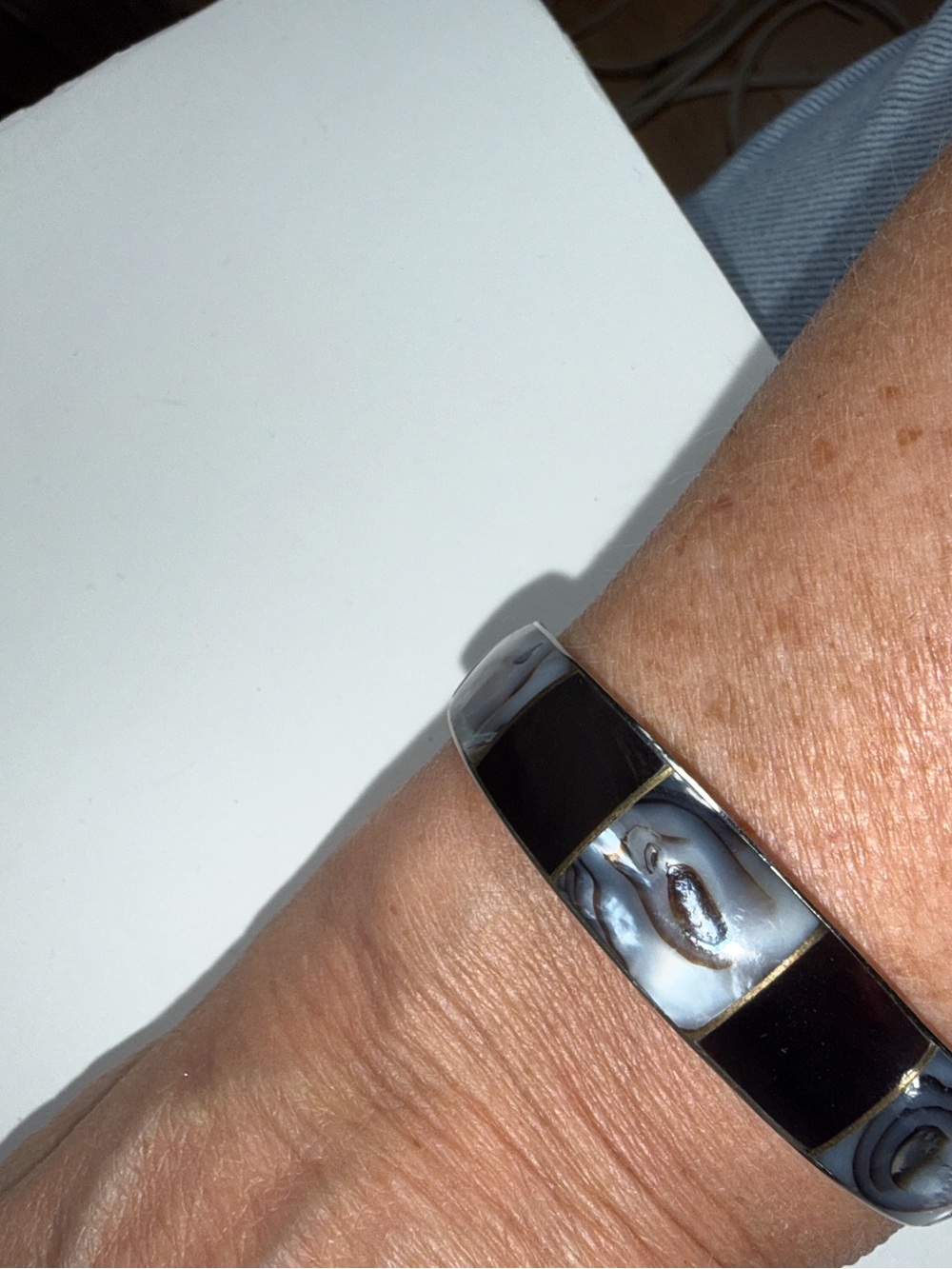 Neutral Shell Inlay Bracelet - Picture 4 of 5